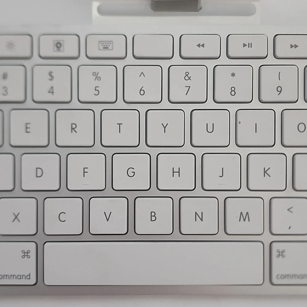 Apple iPad White Keyboard Dock 1st, 2nd Generation Accessory Stand Model A1359